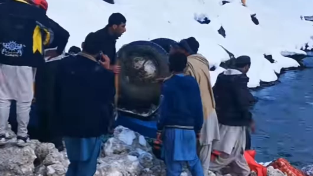 Jeep crashes into River Neelum after avalanche strike