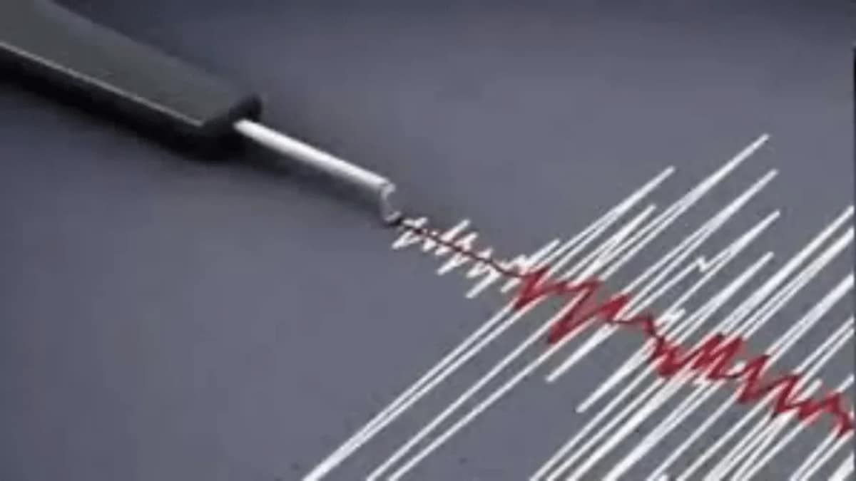 7.8-magnitude quake hits philippines, tsunami warning issued