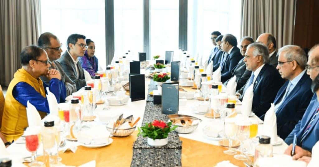 Pakistan, Bangladesh vow to deepen ties in trade and economy