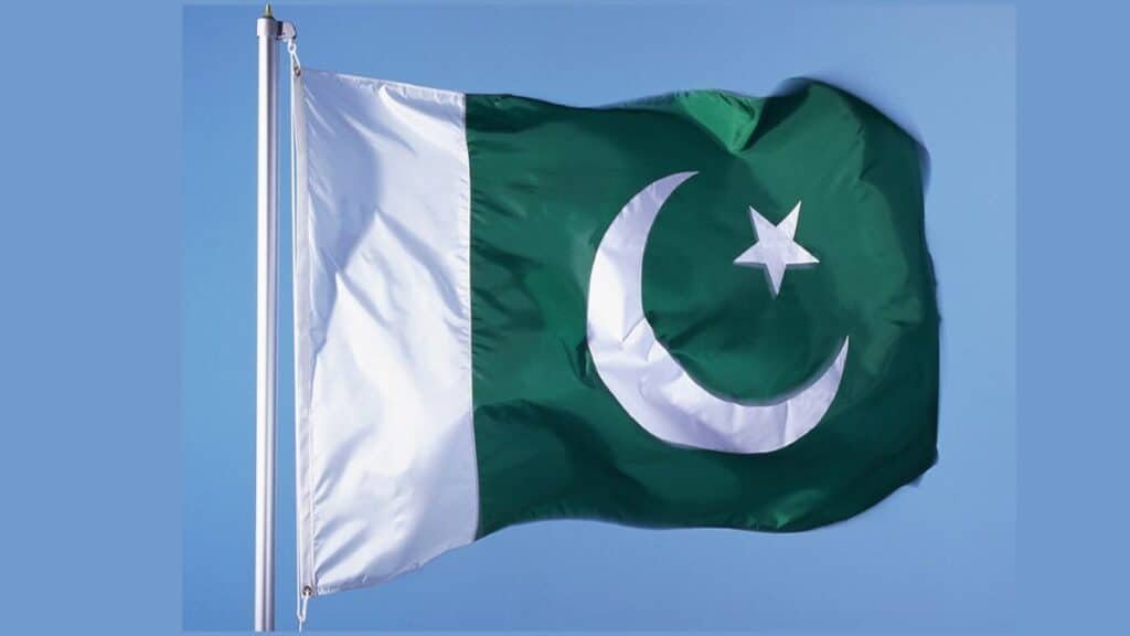 Flag hoisting ceremony held in Rawalakot despite heavy rain