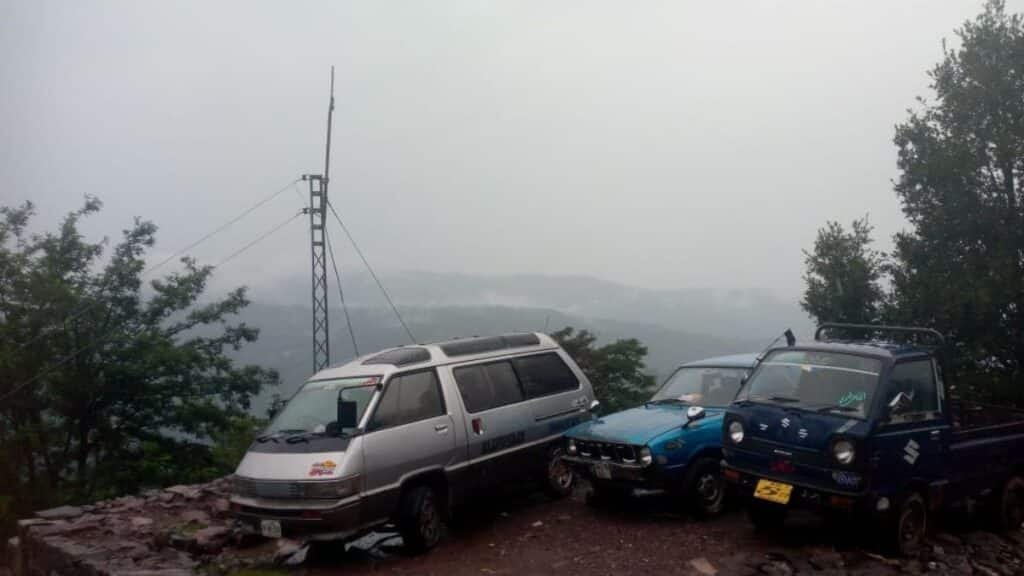Landslides block main roads in AJK, residents face severe difficulties