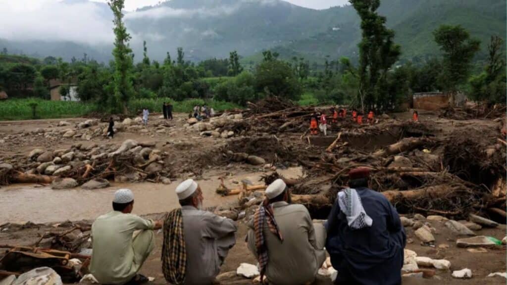 Glacier burst in Ghizer intensifies flooding, rescue operations underway