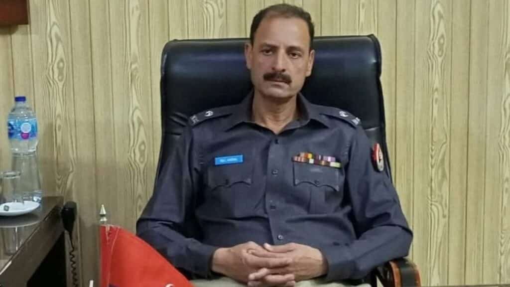 Muzaffarabad police officer suspended over minor uniform negligence