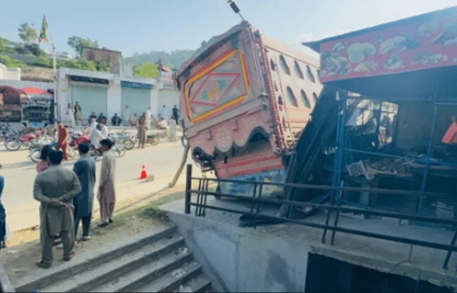 One dead as dumper crashes into shops in Bhimber