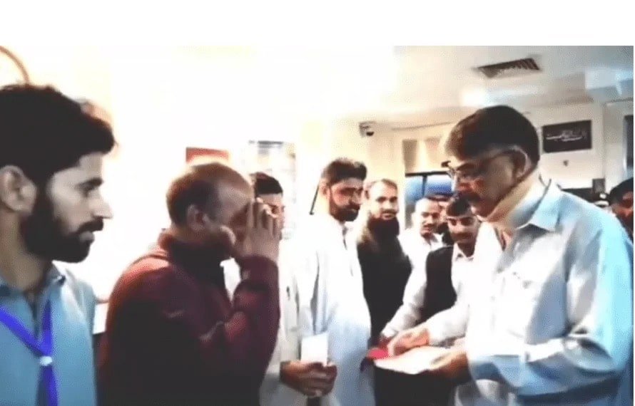 AJK PM Anwarul Haq visits injured police personnel in Muzaffarabad
