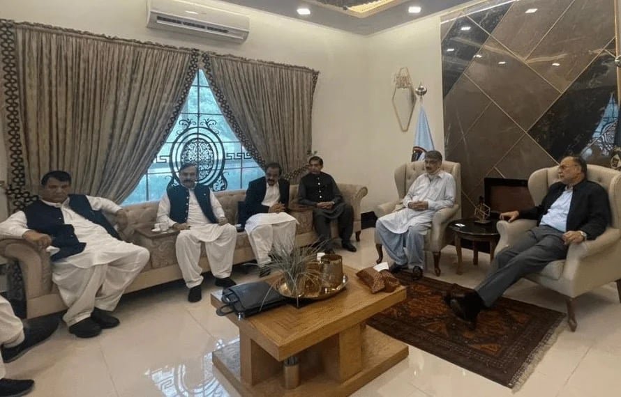 Expanded govt negotiations committee to visit Muzaffarabad for urgent dialogue