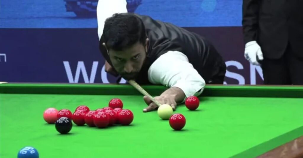 Defending champion Asif off to winning start in World Snooker Championship