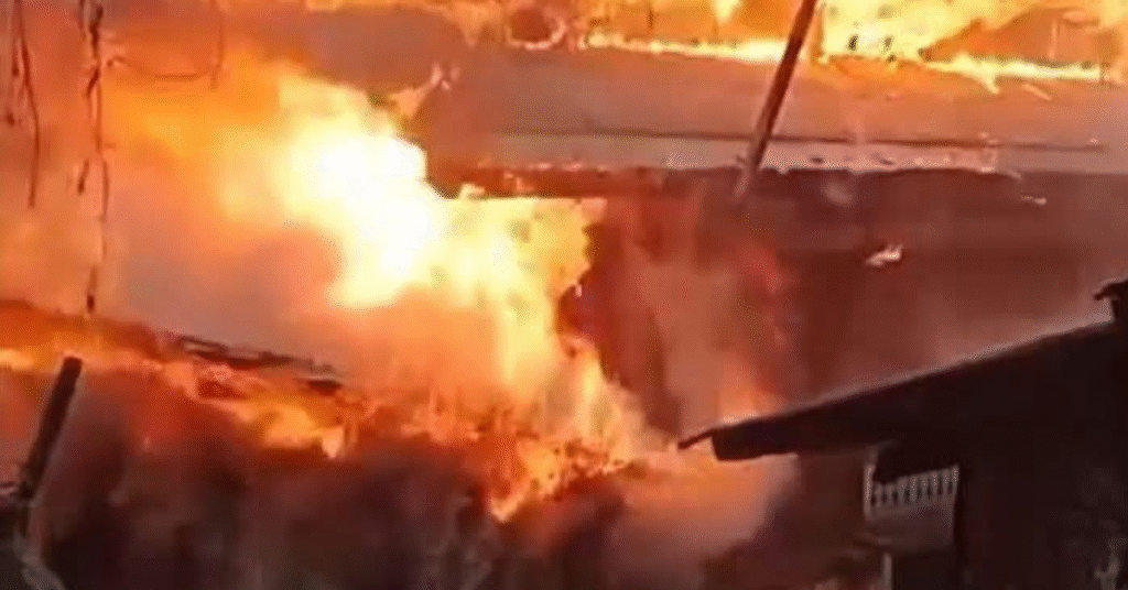 Three houses burnt to ashes after devastating fire in Neelum district