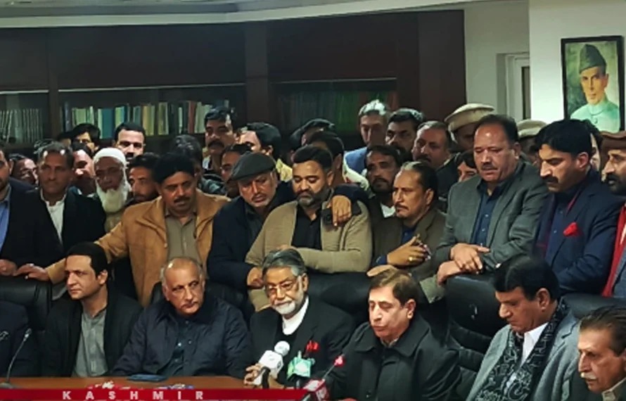 Major political shift in AJK: Amir Muqam announces new entrants into PML-N