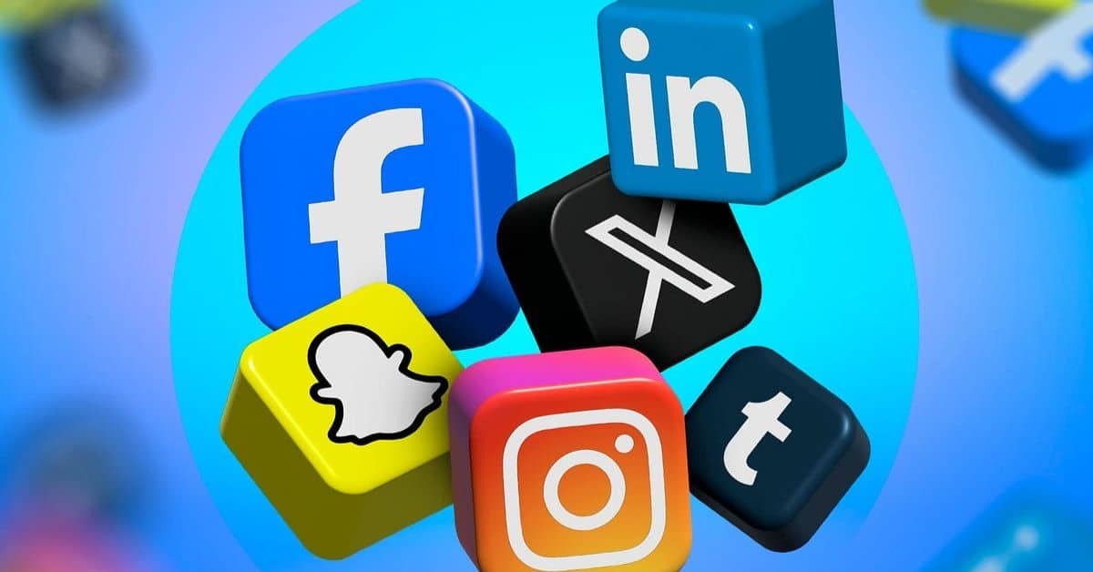 Government employees barred from using social media