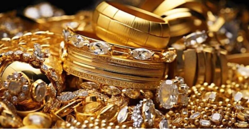 Gold prices in Pakistan climb further after global surge