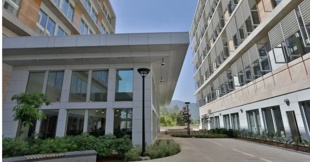 US Embassy in Islamabad extends visa services suspension