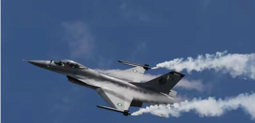 Low-flying PAF jets roar over Kandahar, Loud booms reported