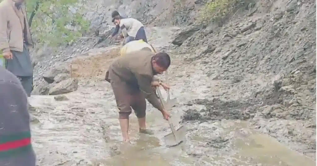 Heavy rains trigger landslides, block highway in Upper Neelum