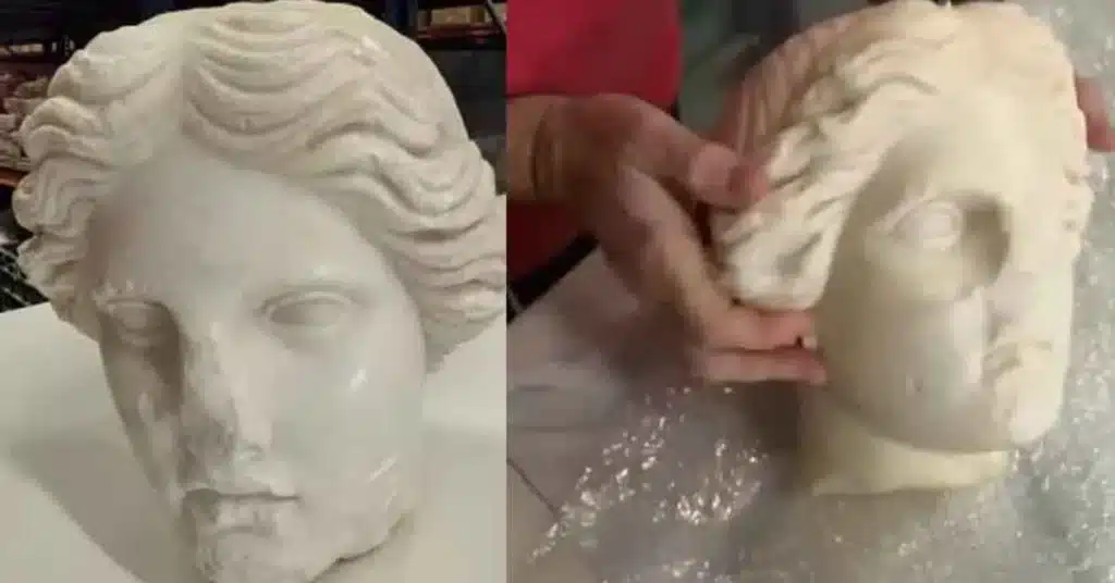 statue