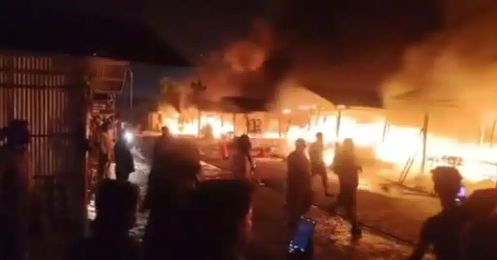 Fire at H-9 Sunday bazaar destroys 335 shops: Rescue officials