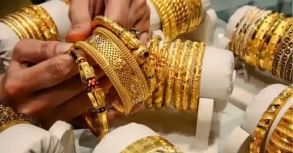 Per tola gold price surges to Rs433,536 in Pakistan