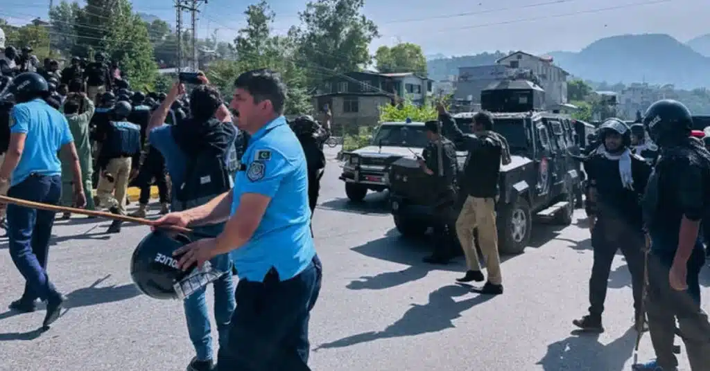 security personnel injured in Rawalakot