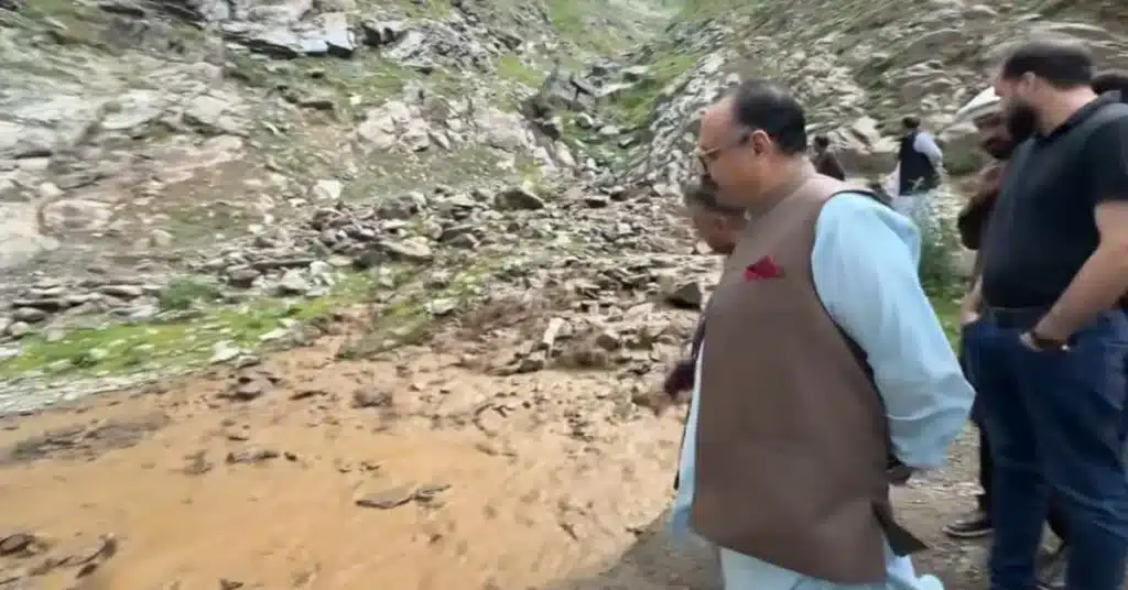 Tanveer Ilyas' convoy hit by landslide