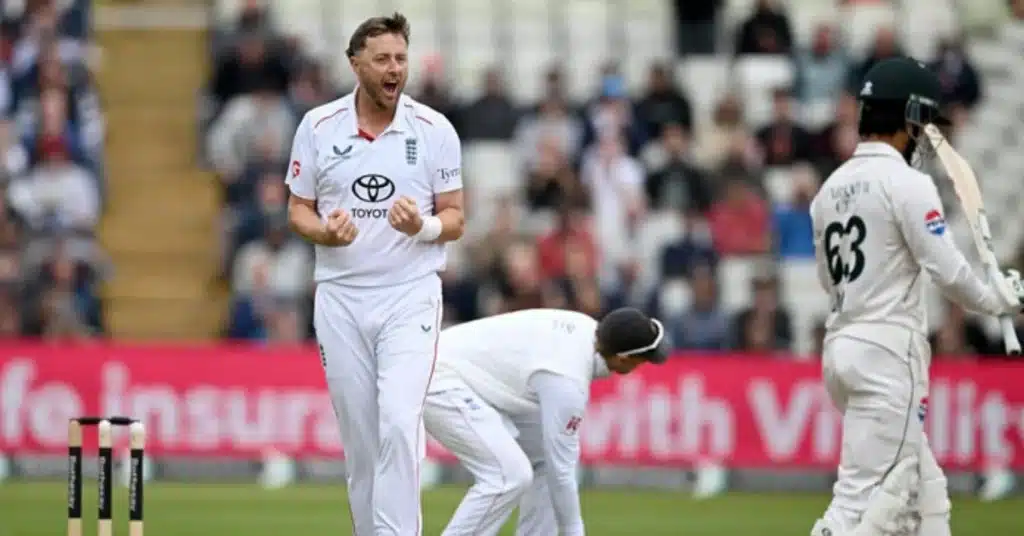England lead Pakistan by 23 runs after Edgbaston first day