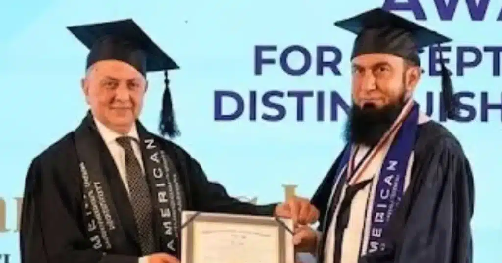 Maulana Tariq Jamil honored with honorary doctorate