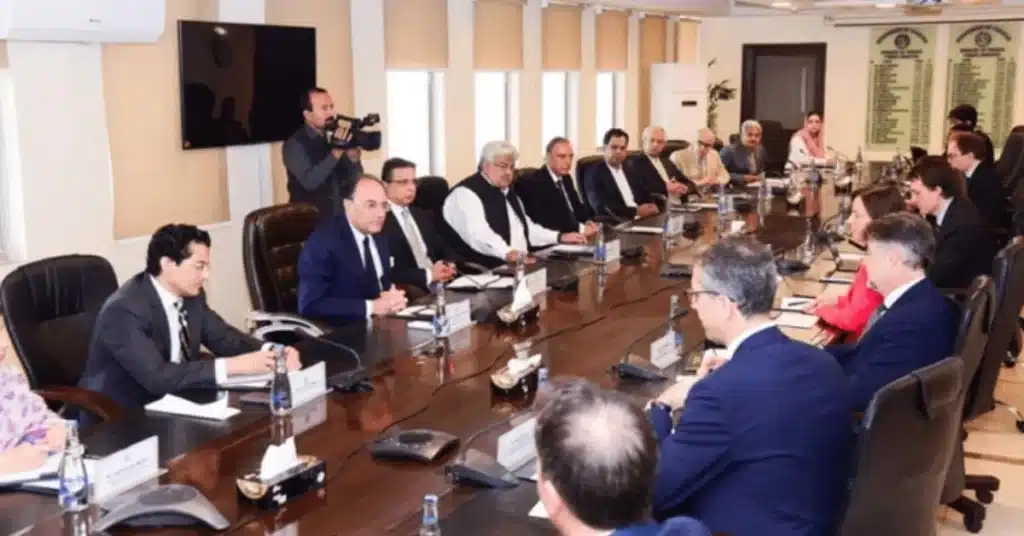 Pakistan, IMF to begin formal negotiations today