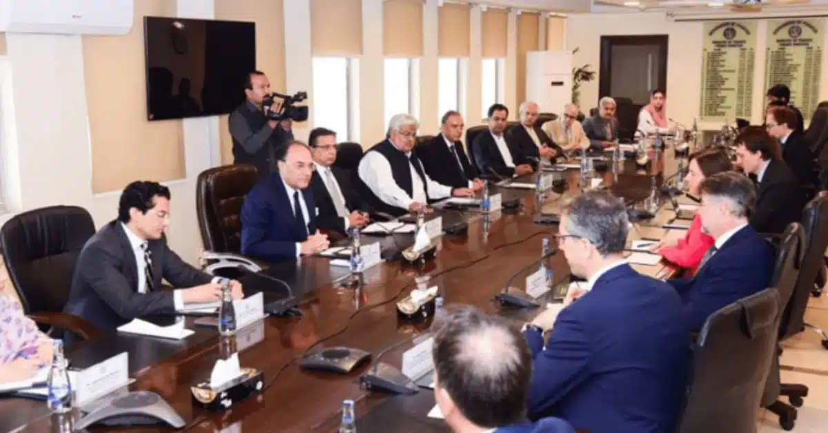 Pakistan, IMF to begin formal negotiations today