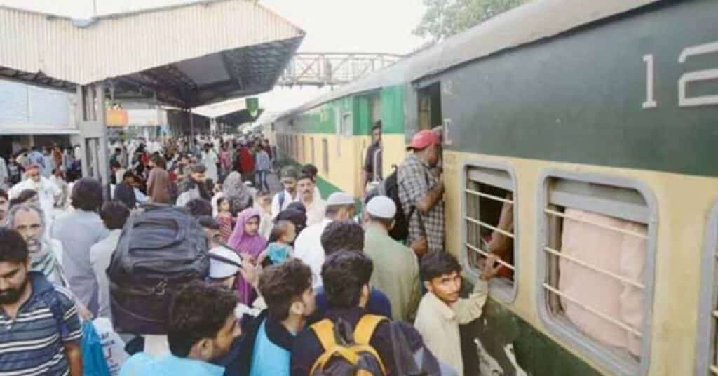 Pakistan Railways orders outsourced train operators to accept concession cards, passes